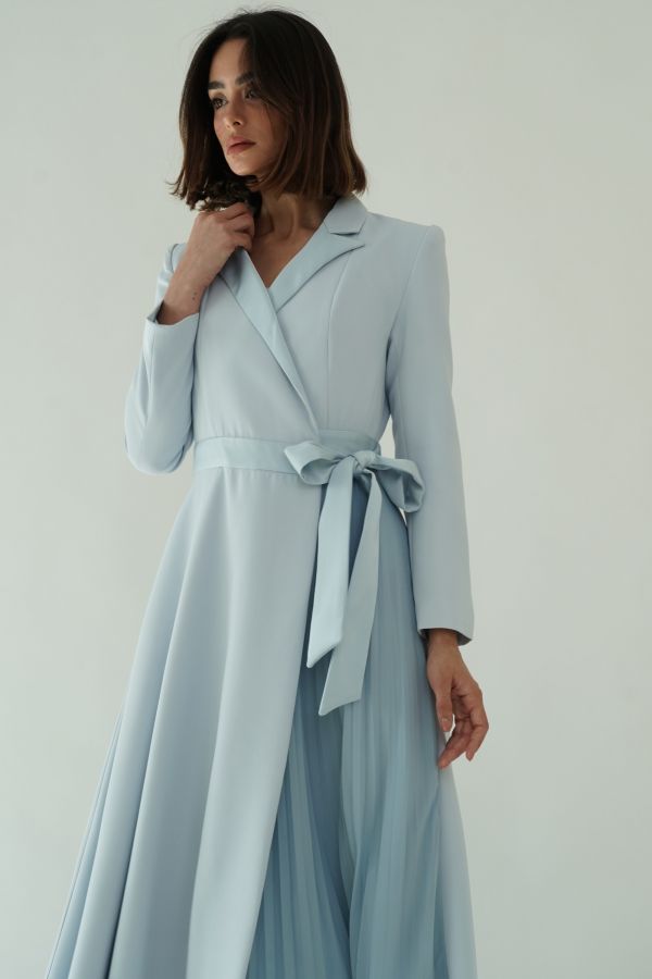 Blue dress with pleats