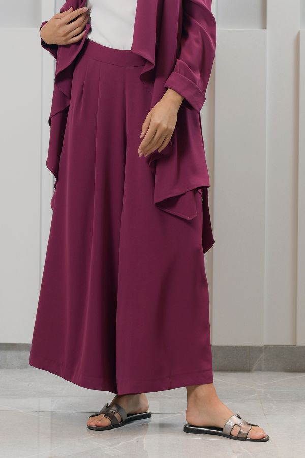 Purple trousers with pleats